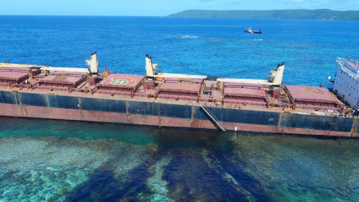Australia Sends More Aid to Stop Solomon Islands Oil Spill