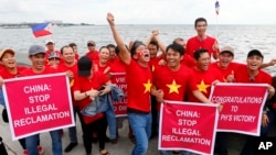 Người Việt vui mừng tuần hành ở Manila trước khi Toà Trọng tài LHQ ra phán quyết bác bỏ tuyên bố chủ quyền của Trung Quốc ở Biển Đông, 12/7/2016, Philippines.