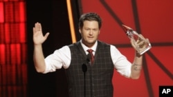 Blake Shelton accepts the award for entertainer of the year at the 46th Annual Country Music Awards at the Bridgestone Arena on Nov. 1, 2012, in Nashville, Tenn.