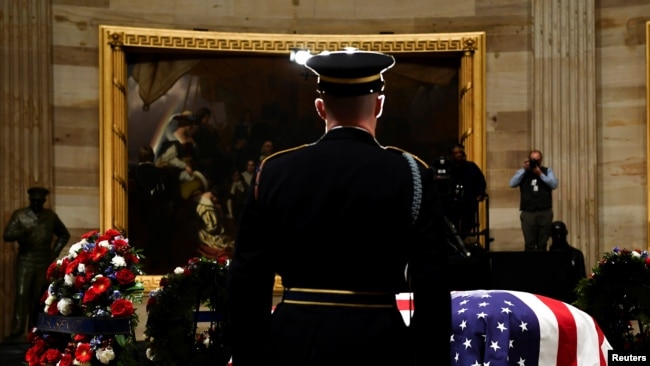 Фотогалерея: в Вашингтоне отдают дань памяти Джорджу Бушу-старшему