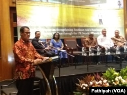 Menteri Pertanian Andi Amran Sulaiman dalm pembukaan Konferensi Regional mengenai Penguatan Keamanan Pangan di Asia Tenggara yang digelar di Jakarta, Kamis (4/4). (Foto: VOA/Fathiyah)