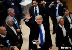 El presidente Donald Trump llega al Foro Económico Mundial en Davos, Suiza.