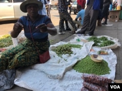 On Sept. 16, 2018, a vegetable vendor in Harare says she refuses to leave her business as she has no other sources of income with Zimbabwe’s unemployment rate said to be around 85 percent. (C. Mavhunga/VOA)