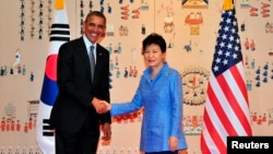 美国总统奥巴马和韩国总统朴槿惠4月25日在首尔青瓦台会见