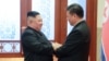 រូបឯកសារ៖ នៅក្នុង​រូបថត​ដែល​ចេញ​ផ្សាយ​ដោយ​ទីភ្នាក់ងារ​ព័ត៌មាន​កណ្តាល​របស់​កូរ៉េ​ខាងជើង​កាលពី​ថ្ងៃទី១០ ខែមករា ឆ្នាំ២០១៩ នេះ បង្ហាញ​ពី​មេដឹកនាំ​កូរ៉េ​ខាងជើង​លោក Kim Jong Un ជួប​ជាមួយ​ប្រធានាធិបតី​ចិន​លោក Xi Jinping ក្នុង​ទីក្រុង​ប៉េកាំង ប្រទេស​ចិន។