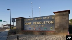 Nhiều người tị nạn Việt Nam ban đầu đã đặt chân tới một trại tị nạn dựng lên tại căn cứ thuỷ quân lục chiến gọi là Camp Pendleton ở miền nam California.