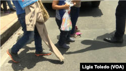 Entre los guatemaltecos deportados de EE.UU. hay grupos familiares y menores.