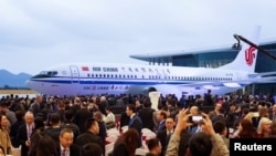 Pengiriman pesawat pertama Boeing 737-Max 8 ke maskapai Air China 15 Desember 2018 lalu (foto: ilustrasi). Ethiopia, China, dan Indonesia melarang terbang sementara semua pesawat Boeing 737-Max 8 hingga waktu yang tidak ditentukan.