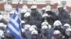 Polisi Yunani Bentrok dengan Para Pekerja yang Mogok