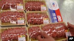 An employee arranges beef products in a supermarket in Taipei (2009 file photo)