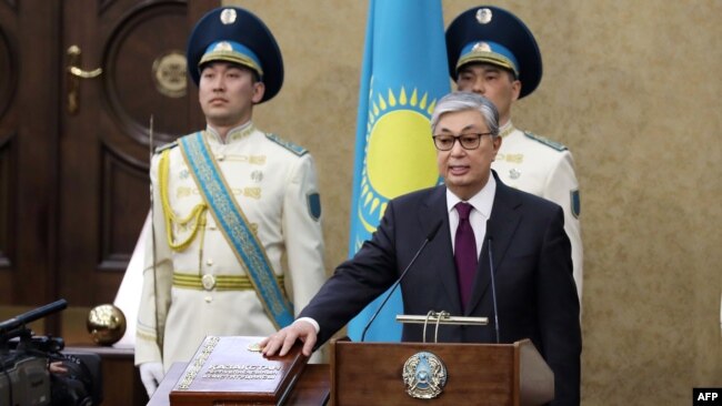 哈萨克上议院议长托卡耶夫2019年3月20日宣誓就任哈萨克斯坦新总统。