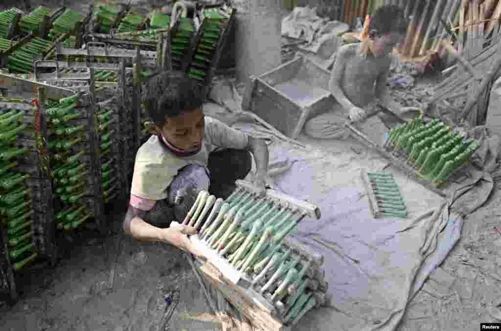 نو سال سے کم عمر کے بچوں سے جبری مشقت لی جاتی ہے