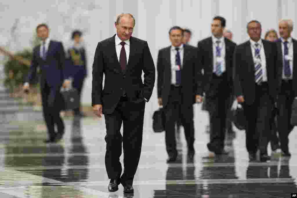 President Vladimir Putin arrives to speak to the media after his talks with Ukraine President Petro Poroshenko in Minsk, Belarus, Aug. 27, 2014.