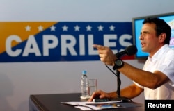 FILE - Venezuela's opposition leader Henrique Capriles talks to the media during a news conference in Caracas, Apr. 24, 2013.
