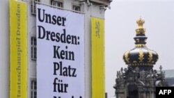 Надпись на плакате гласит: "В нашем Дрездене нет места нацистам!"