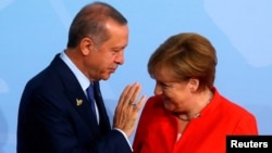 Recep Tayyip Erdogan et Angela Merkel, sommet du G-20, Hambourg, Allemagne, le 7 juillet 2017.