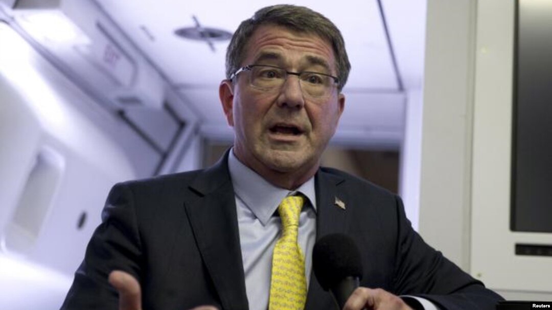 Menteri Pertahanan Amerika Ashton Carter menuduh Rusia menarget daerah-daerah yang bukan kubu kelompok ISIS (foto: dok).