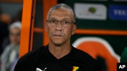 Meneja wa timu ya taifa ya Ghana Chris Hughton wakati wa mechi kati ya Ghana na Cape Verde mjini Abidjan, Januari 14, 2024.