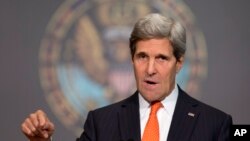 "Cualquier acción para hacerse con el poder por métodos no legales le costará a Afganistán el apoyo de EE.UU.”, dijo Kerry.
