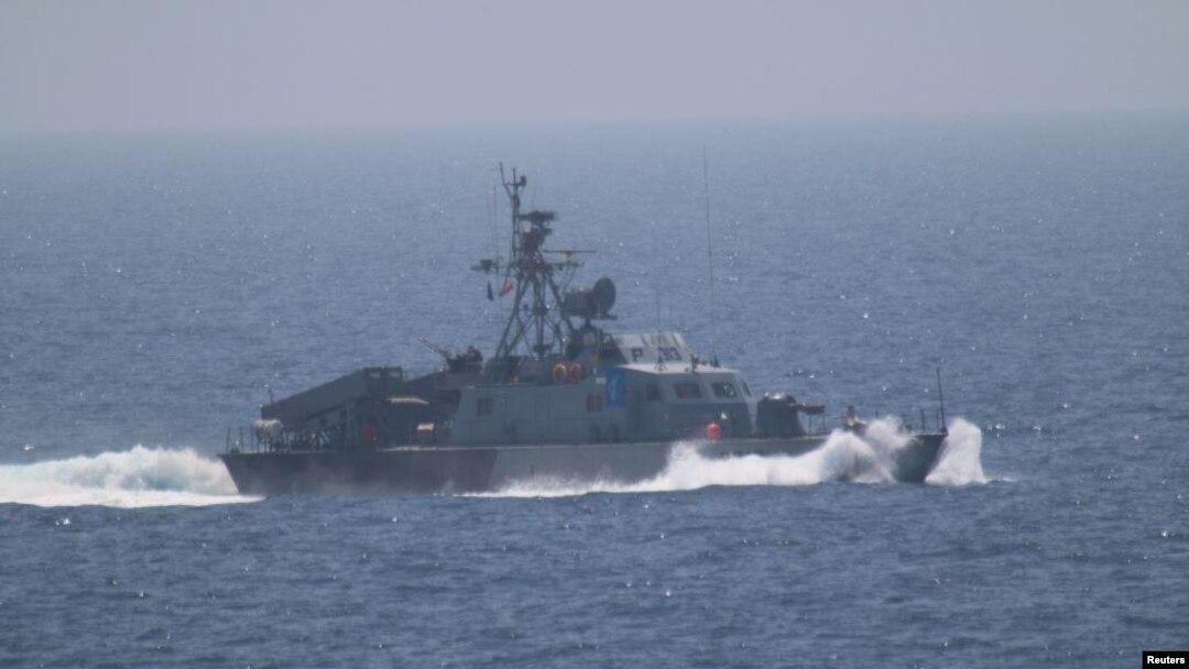 Sebuah kapal militer dari Korps Pengawal Revolusi Iran di Selat Hormuz, 11 Juli 2016. (Foto: dok).
