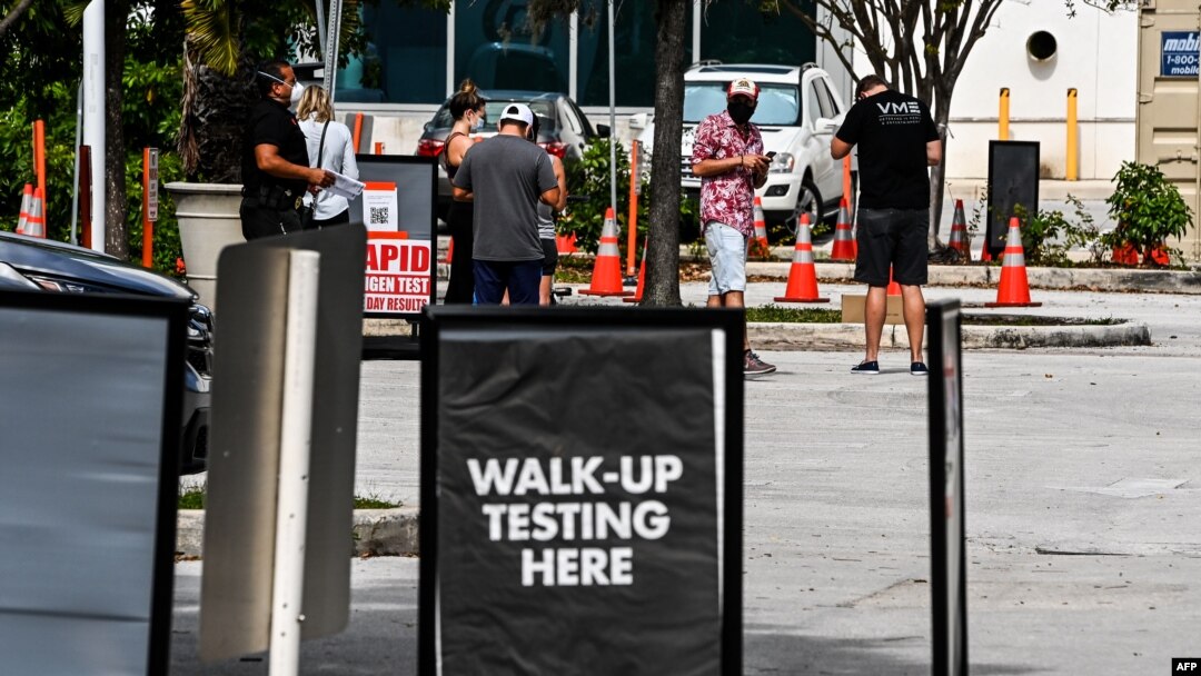 People line up at a walk-up COVID-19 testing site in Miami Beach, Florida on November 17, 2020.
