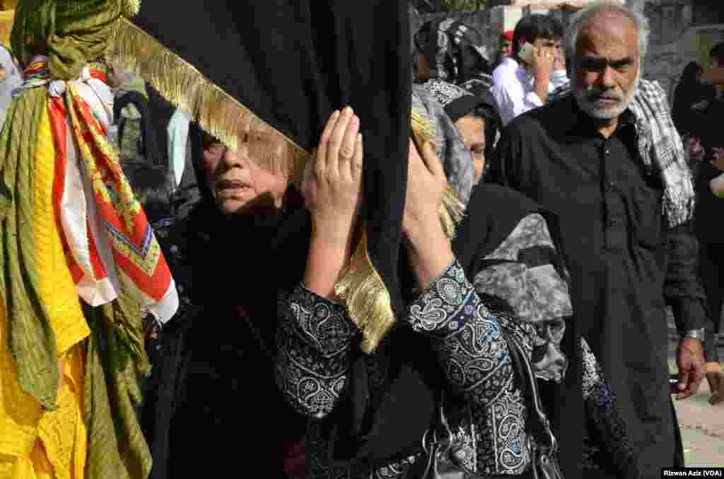 مقامی انتظامیہ نے موٹر سائیکل کی ڈبل سواری پر پابندی بھی لگا رکھی ہے۔