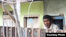 Warga di daerah Kota Lama, Malang, Jawa Timur, tempat gempa terasa selama beberapa detik, membuat orang-orang berhamburan ke jalan.