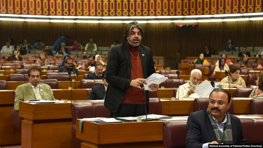 وفاقی وزیر انسانی حقوق شیریں مزاری اور فواد چوہدری کی قرارداد کی مذمت، پیپلز پارٹی نے بھی قرارداد کی مخالفت کر دی۔