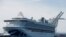 Con varias personas a bordo que han sido diagnosticadas con el coronavirus, el crucero Grand Princess permanece anclado en el puerto de Oakland, California.