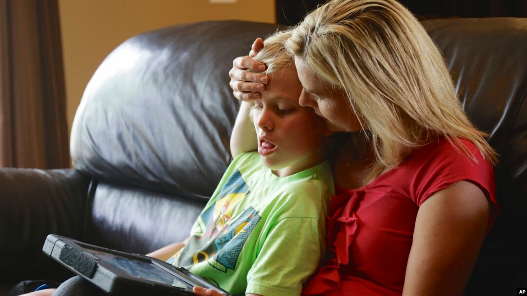 Colleen Jankovich, seorang ibu di Omaha, Nebraska dengan anaknya, Matthew, yang menyandang autis.