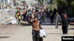 Displaced Palestinians make their way as they flee the northern part of Gaza, amid an Israeli military operation, in Jabalia in the northern Gaza Strip, Dec. 4, 2024.