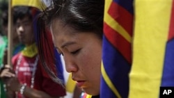 Tibetan students pray outside Rajghat, the memorial of Mahatma Gandhi, during a march demanding immediate withdrawal of Chinese troops from Kirti Monastery in Tibet, in New Delhi, India, April 19, 2011