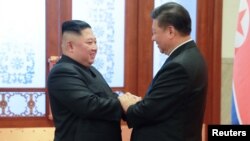 Kim Jong Un, à gauche, et Xi Jinping, Pékin, Chine. (Photo de l'agence de presse nord-coréenne, 10 janvier 2019)