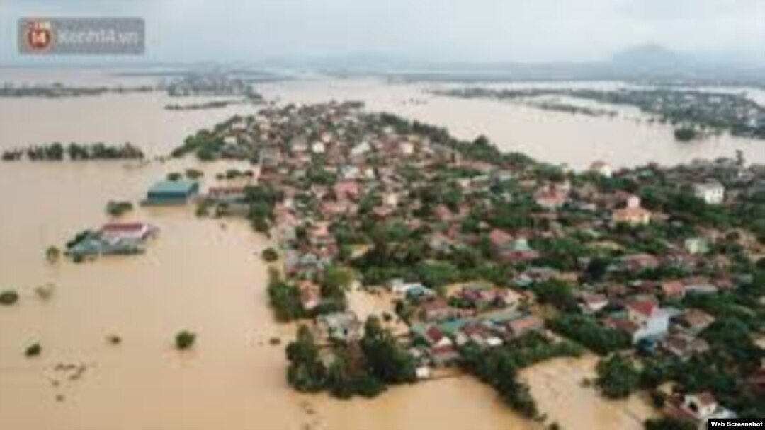 Lũ lụt ở miền Trung Việt Nam, tháng 10 năm 2020. Web screenshot from Moitruongdothi.vn