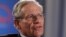 Archivo. El experiodista del Washington Post, Bob Woodward, en una foto del 11 de junio de 2012, durante un evento del periódico para conmemorar el 40 aniversario de Watergate, el escándalo que llevó a la renuncia del presidente Richard Nixon y que Woodward ayudó a revelar.