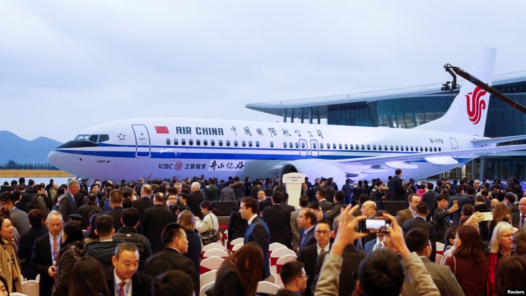 Pengiriman pesawat pertama Boeing 737-Max 8 ke maskapai Air China 15 Desember 2018 lalu (foto: ilustrasi). Ethiopia, China, dan Indonesia melarang terbang sementara semua pesawat Boeing 737-Max 8 hingga waktu yang tidak ditentukan.