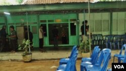 Suasana rumah duka keluarga Alm. Rico Hermawan - korban tewas serangan teror di Jakarta - di Boyolali, Jawa Tengah (VOA/Yudha).