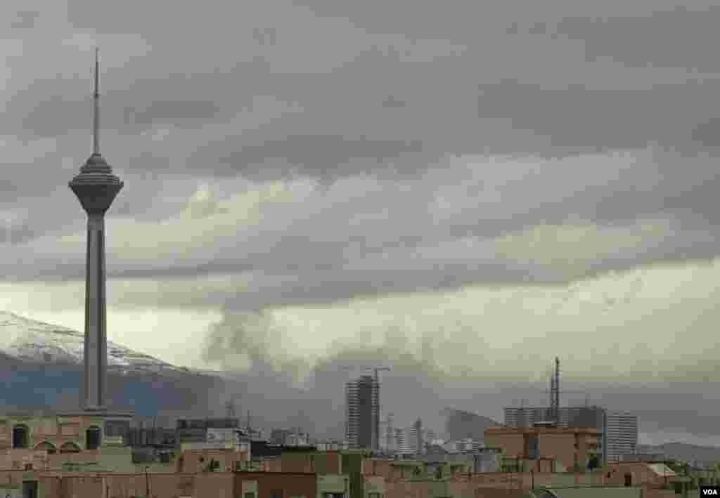 تصاویر دریافتی صدای آمریکا از انفجارهای بعدازظهر شنبه در نقاط مختلف تهران