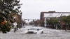 Poplavljene ulice u centru Pensakole na Floridi (Foto: AP/Gerald Herbert)