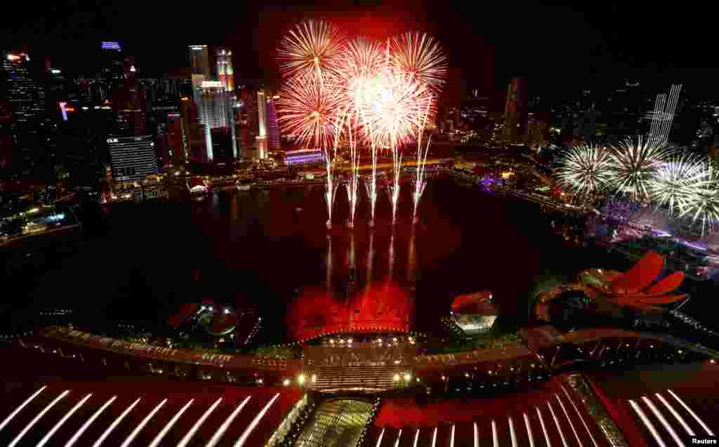 سنگاپور میں نئے سال کا رنگا رنگ خیرمقدم &nbsp;