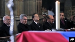 France's President Nicolas Sarkozy (2nd R) and Romanian President Traian Basescu (R) attend the funeral ceremony for the late former President Vaclav Havel at Prague Castle's St. Vitus Cathedral December 23, 2011