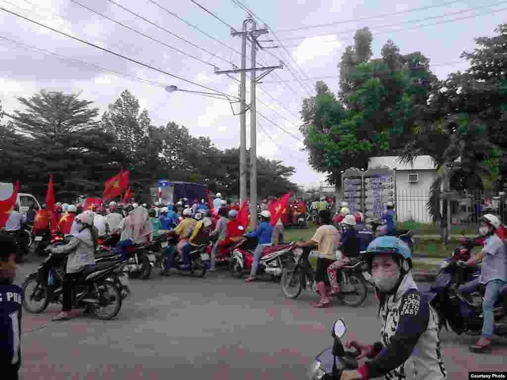 Protesters gathered at Amata Industrial Park, Bien Hoa city, Dong Nai province, Vietnam.