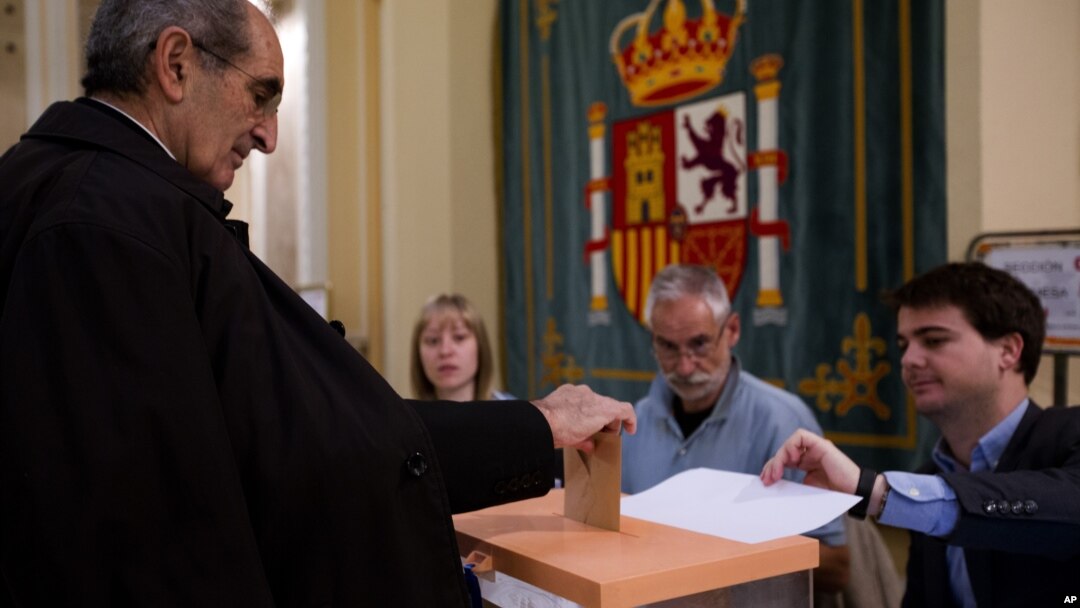 Jedan od stanovnika Madrida tokom današnjeg glasanja