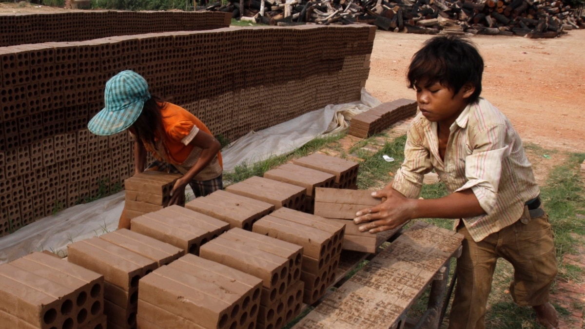 100s-of-children-in-cambodia-work-in-brick-factories-report-finds