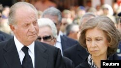 “España, dan ganas de llorar, todo son penas”, dijo el rey Juan Carlos