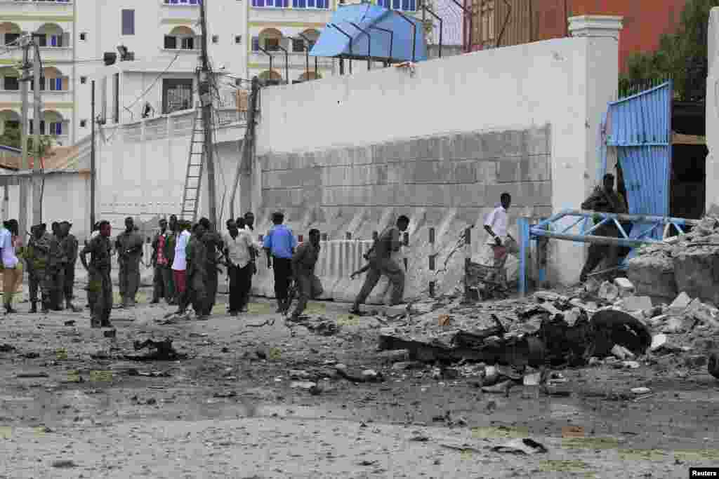 Somali government soldiers arrive to secure a U.N. compound following a suicide bomb attack in Mogadishu, June 19, 2013. 