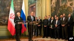俄罗斯外长拉夫罗夫和伊朗外长扎里夫在莫斯科会晤后举行记者会。(2019年5月8日)