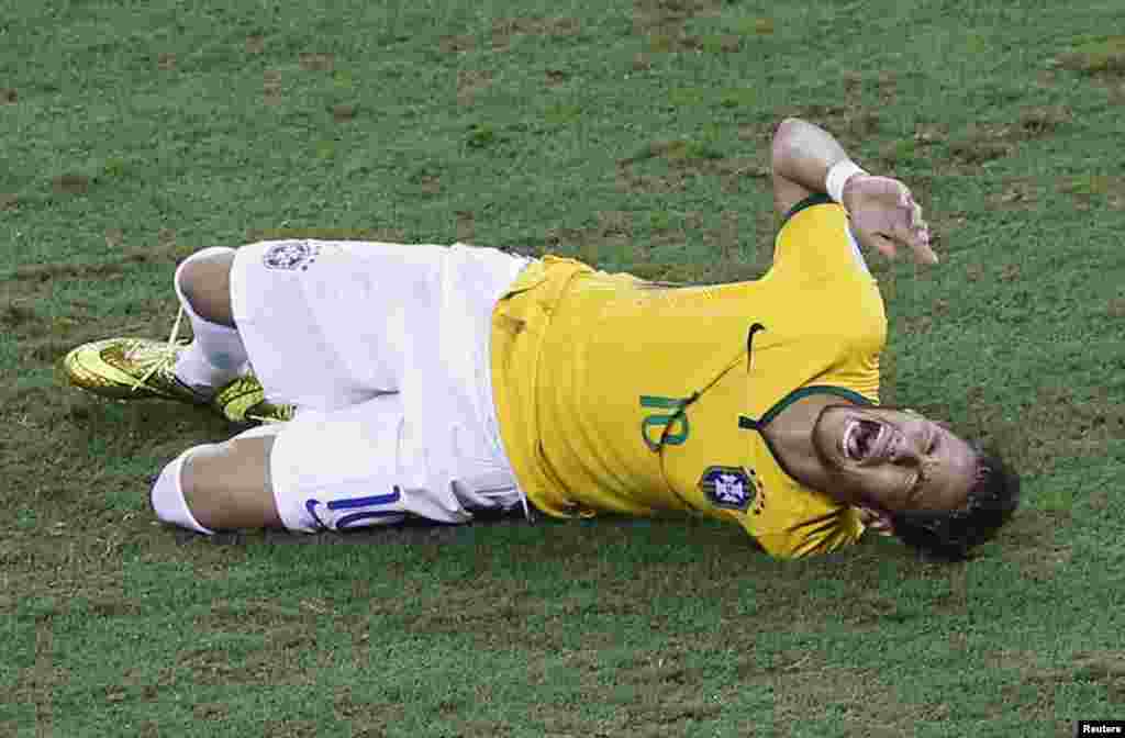 Brazil's Neymar screams in pain after being fouled by Colombia's Camilo Zuniga at the Castelao arena in Fortaleza, July 4, 2014.