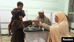 People cast their votes during the final stage of a referendum on Egypt's new constitution in Bani Sweif, about 115 km (71 miles) south of Cairo December 22.