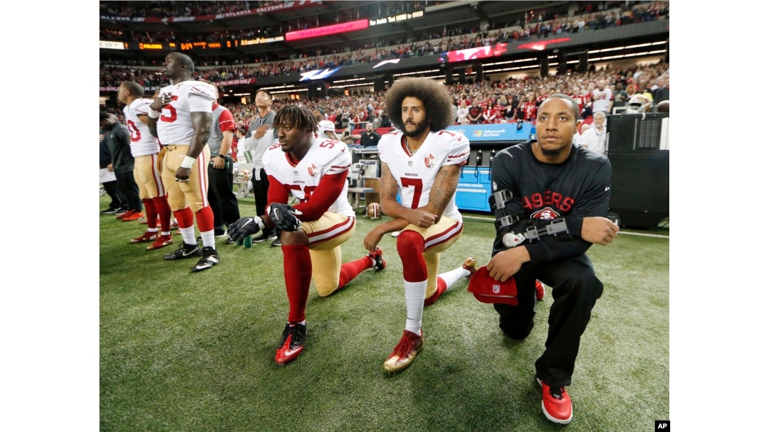 Entire Dallas Cowboys team kneeled prior to 'Monday Night Football